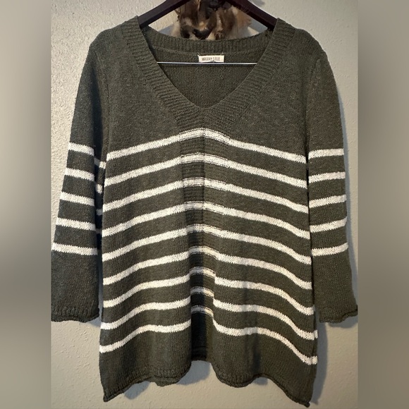 Margeaux & Ellie Women’s XL Green and White V-Neck Knit Sweater Cozy Casual - Picture 8 of 16